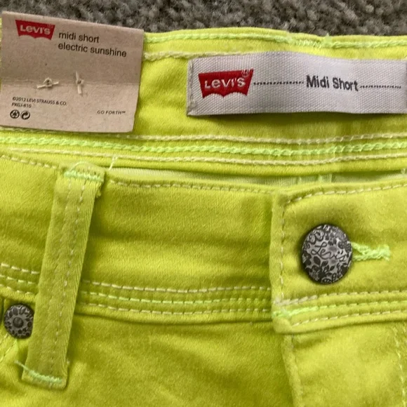 Levi’s Shorts - Picture 2 of 6